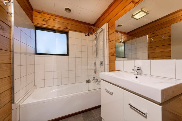 Photo of property in 4 Kings Drive, Wanaka, 9305