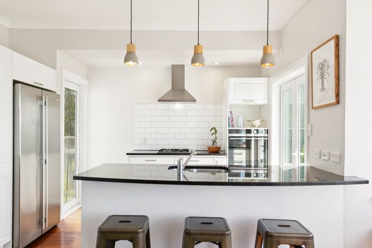 Photo of property in 36 Charlotte Avenue, Brooklyn, Wellington, 6021