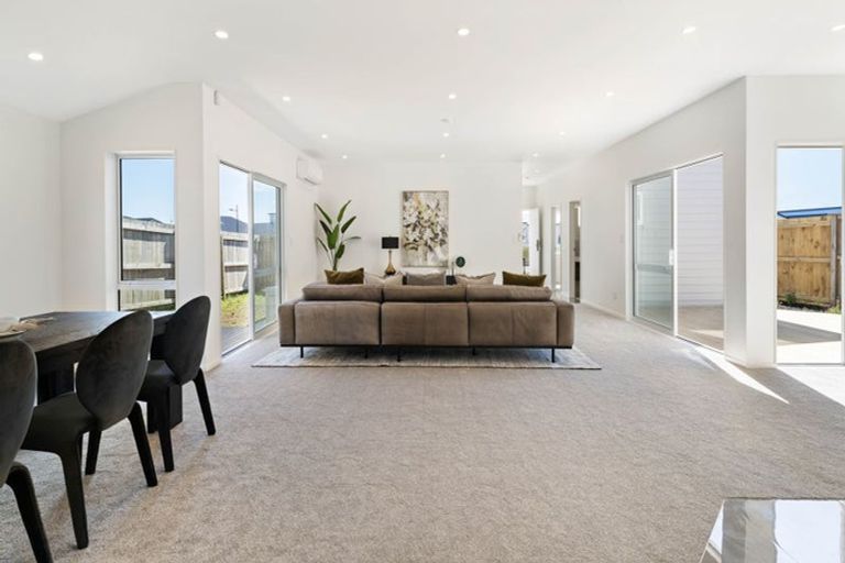 Photo of property in 17 Uatoto Road, Clarks Beach, 2122