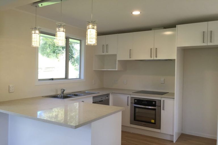 Photo of property in 11 Walnut Lane, Browns Bay, Auckland, 0630