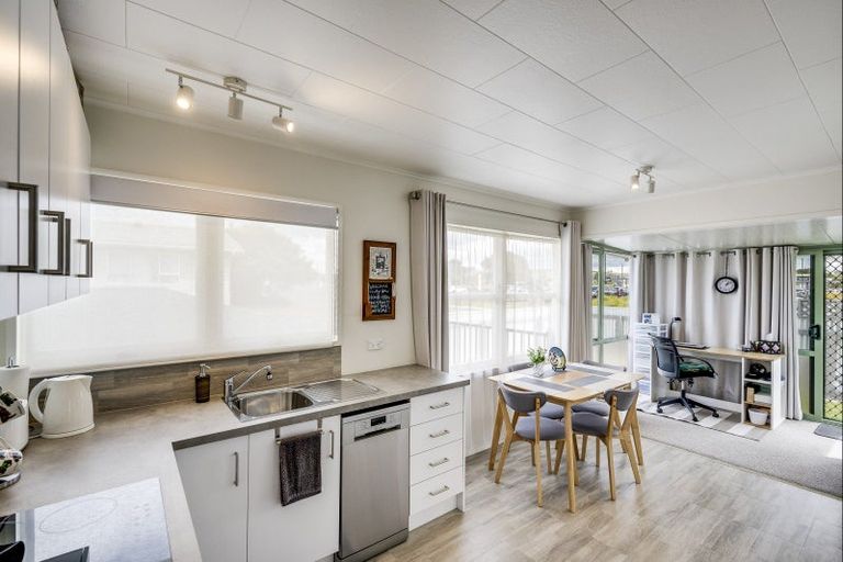 Photo of property in 47 Bristol Street, Tamatea, Napier, 4112