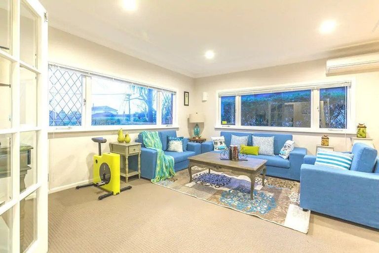 Photo of property in 8 Coronation Street, Belmont, Auckland, 0622