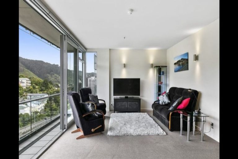 Photo of property in Montreaux Apartments, 9b/164 The Terrace, Wellington Central, Wellington, 6011