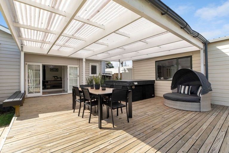 Photo of property in 6 Sandspit Road, Waiuku, 2123