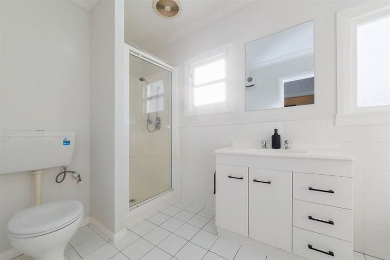 Photo of property in 41 Pahiatua Street, Hokowhitu, Palmerston North, 4410