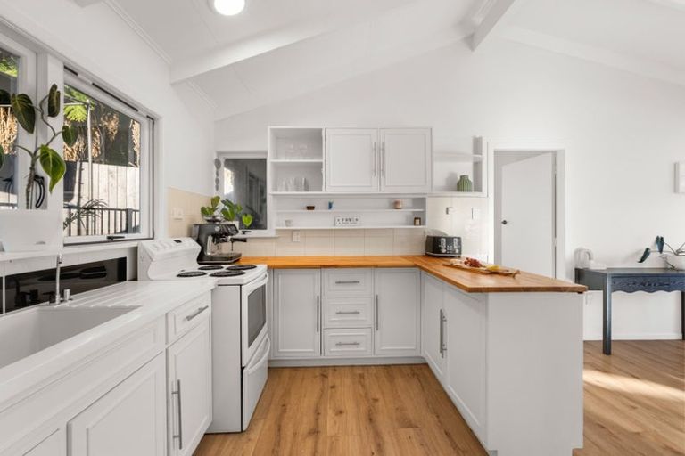 Photo of property in 33 Milton Terrace, Picton, 7220