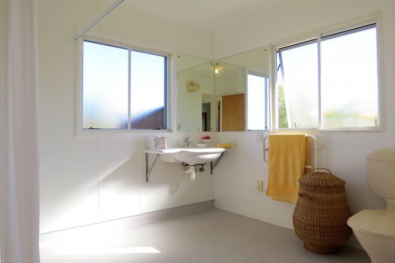 Photo of property in 12 Courthouse Lane, Coromandel, 3506