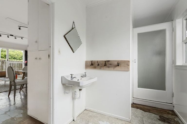 Photo of property in 79 Hebron Road, Waiake, Auckland, 0630