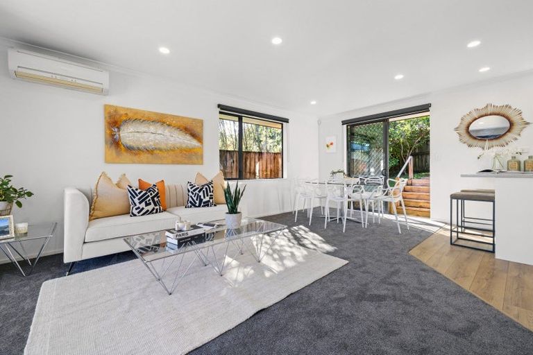 Photo of property in 9 Louvain Place, Greenhithe, Auckland, 0632