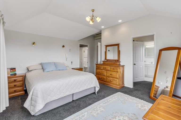 Photo of property in 3a Cron Avenue, Te Atatu South, Auckland, 0610