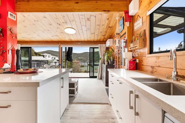 Photo of property in 9a Finlay Grove, Waikawa, Picton, 7220