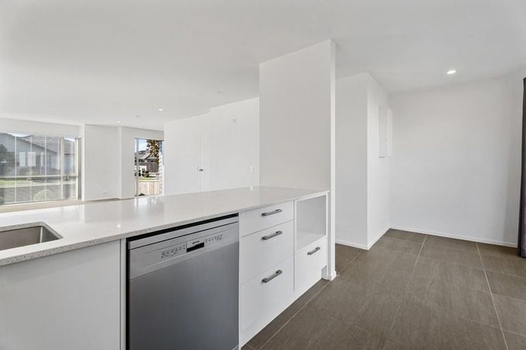 Photo of property in 31 Aviation Street, Takanini, 2112