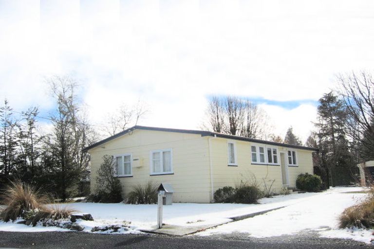 Photo of property in 1 Huxley Place, Twizel, 7901