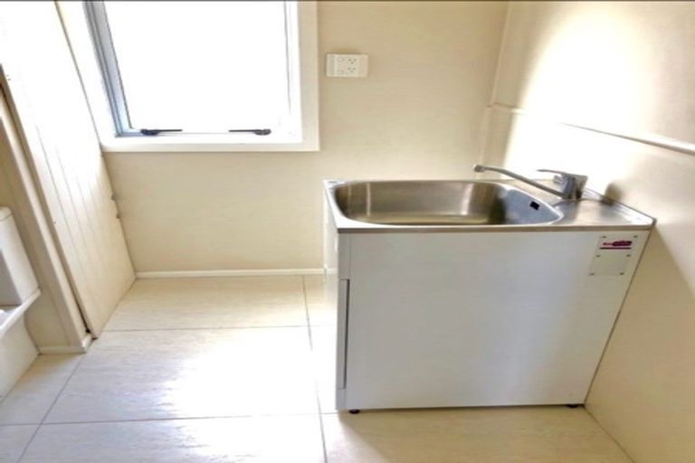 Photo of property in 18 Newington Road, Henderson, Auckland, 0612