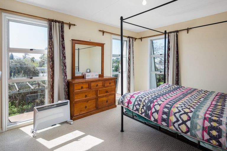 Photo of property in 11 Holdaway Street, Riversdale, Blenheim, 7201