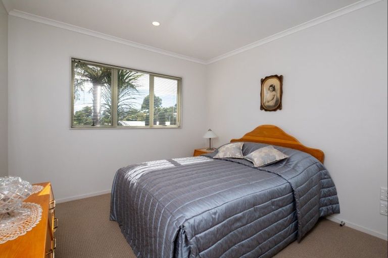 Photo of property in 16 Busby Hill, Havelock North, 4130