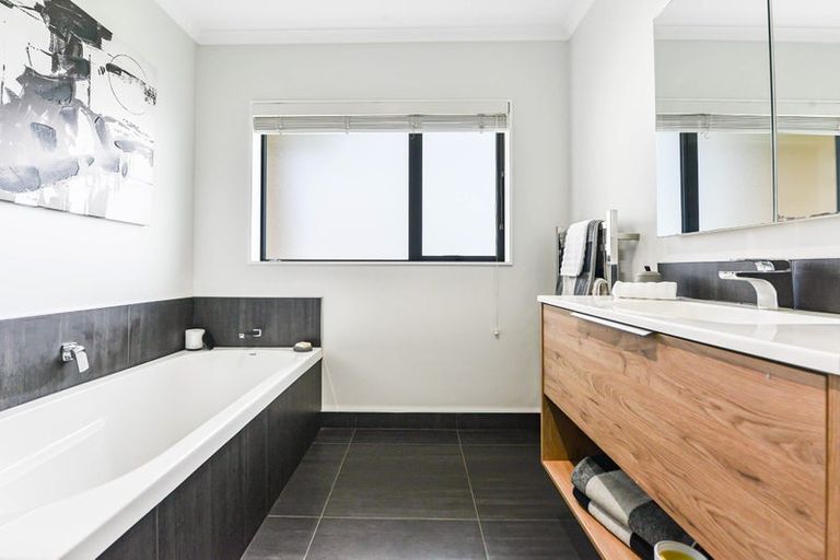 Photo of property in 16 Twin Willow Close, Cambridge, 3434