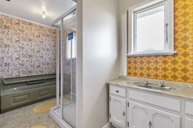 Photo of property in 40 Godley Road, Green Bay, Auckland, 0604