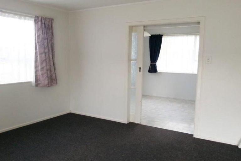 Photo of property in 93 Riversdale Drive, Merrilands, New Plymouth, 4312