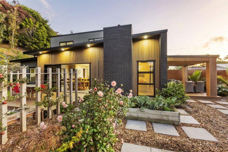 Photo of property in 3 Okoare Lane, Ferndale, New Plymouth, 4310