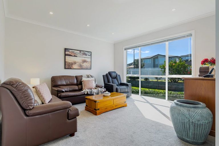 Photo of property in 15 Flavell Drive, Orewa, 0931