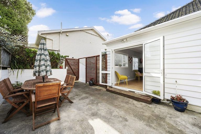 Photo of property in 40 The Parade, Island Bay, Wellington, 6023