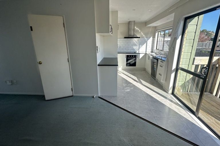 Photo of property in 3/4144 Great North Road, Glendene, Auckland, 0602