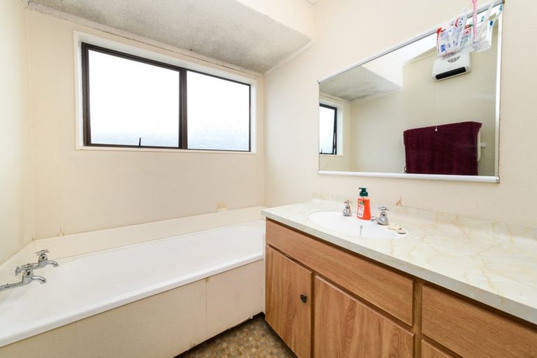 Photo of property in 2/99 Vogel Street, Roslyn, Palmerston North, 4414