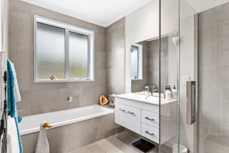 Photo of property in 16 Discovery Drive, Gulf Harbour, Whangaparaoa, 0930