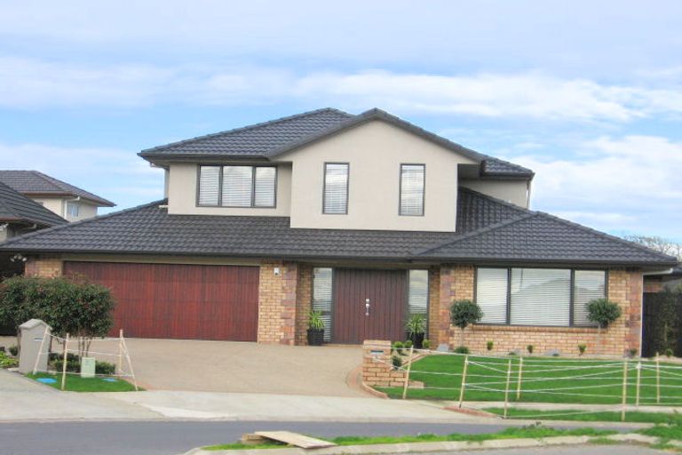 Photo of property in 22 Fernloche Place, Flat Bush, Auckland, 2016