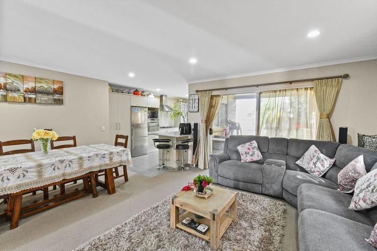 Photo of property in 29 Seresin Crescent, Flat Bush, Auckland, 2016