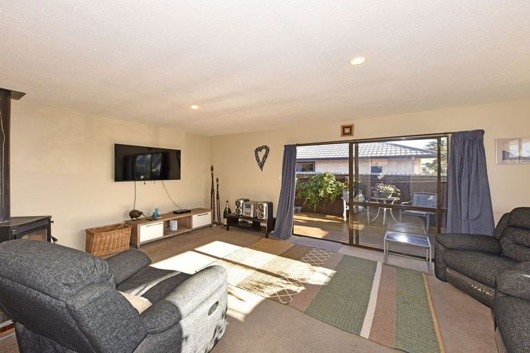 Photo of property in 23 Roberts Road, Hei Hei, Christchurch, 8042