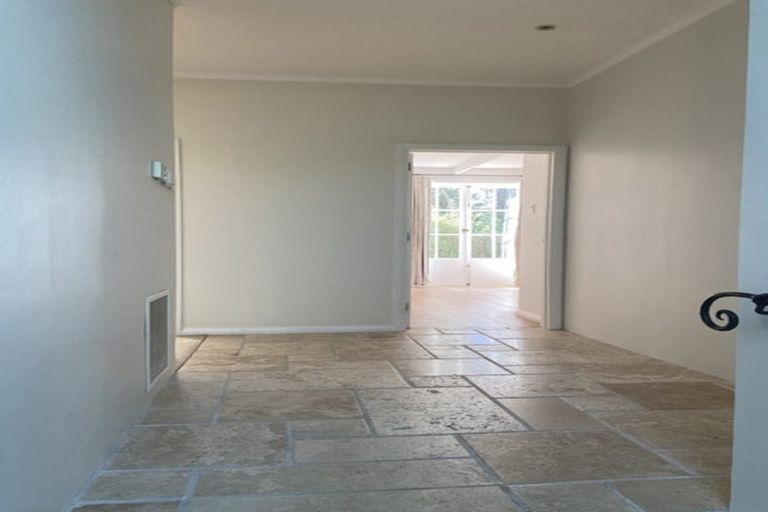 Photo of property in 2 Saint Leonards Road, Hauraki, Auckland, 0622