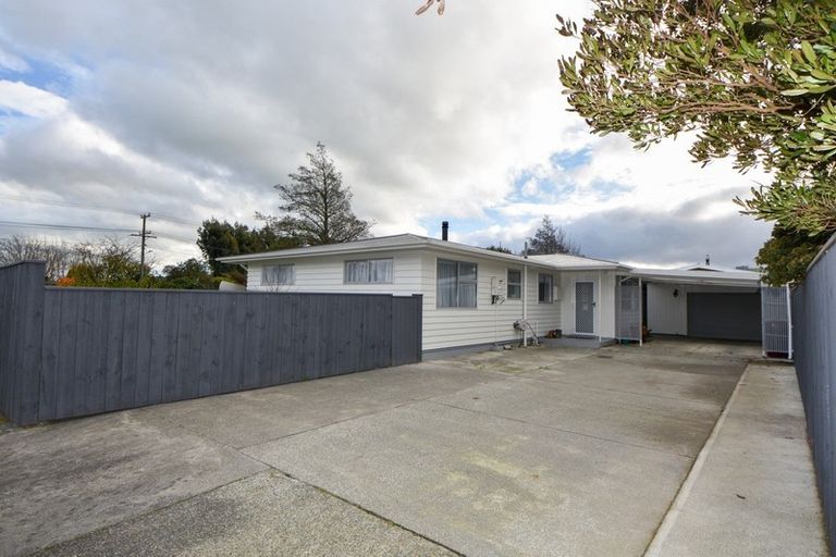 Photo of property in 76 Victoria Street, Carterton, 5713