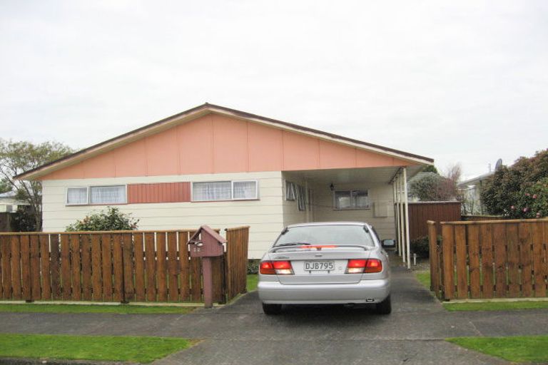 Photo of property in 22 Charles Street, Levin, 5510