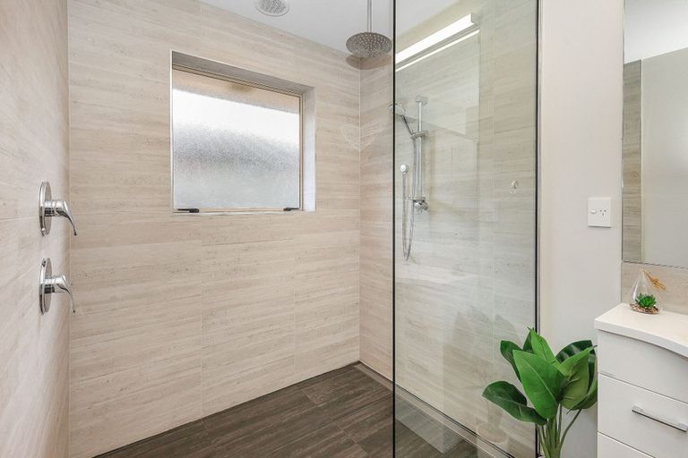 Photo of property in 1 Edgewater Lane, Halswell, Christchurch, 8025