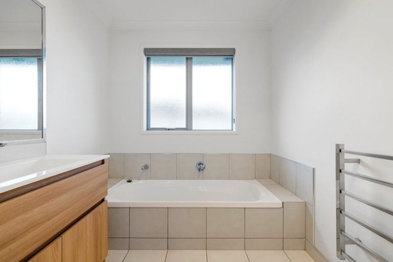 Photo of property in 5 Compton Grove, Huntington, Hamilton, 3210