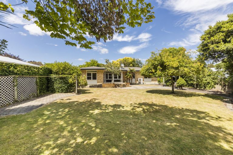 Photo of property in 19 Surrey Crescent, Hokowhitu, Palmerston North, 4410