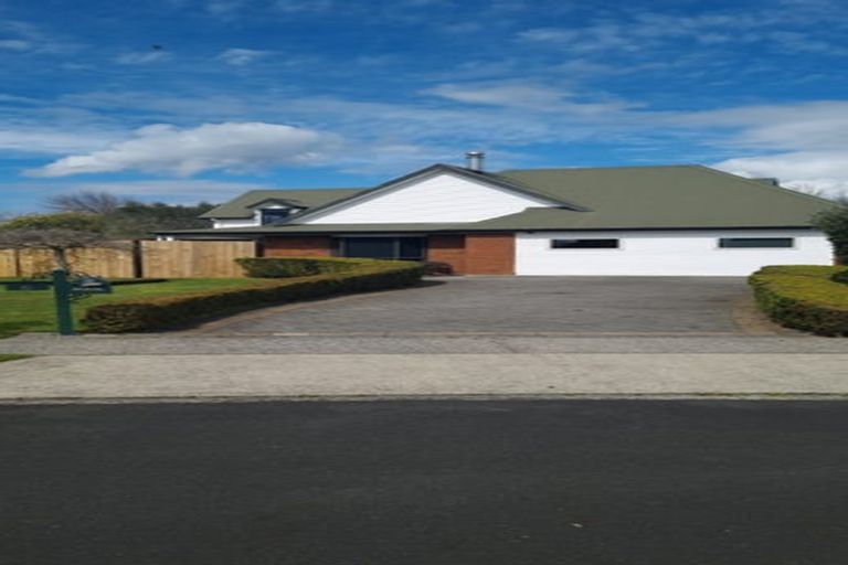 Photo of property in 6 Fencourt Place, Rototuna North, Hamilton, 3210