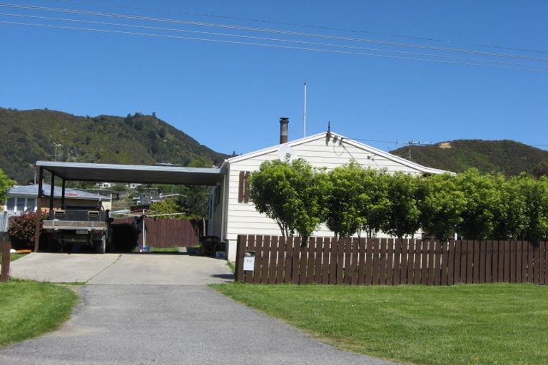 Photo of property in 92 Broadway, Picton, 7220