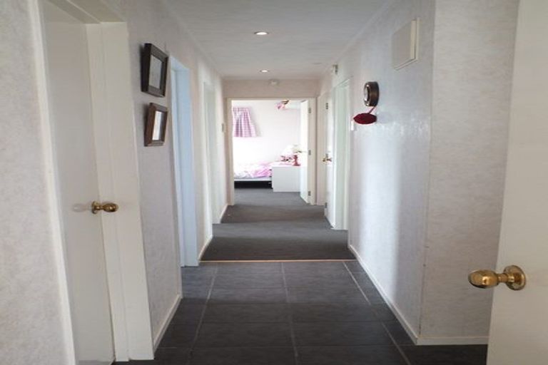 Photo of property in 87 Hillcrest Drive, Kelvin Grove, Palmerston North, 4414