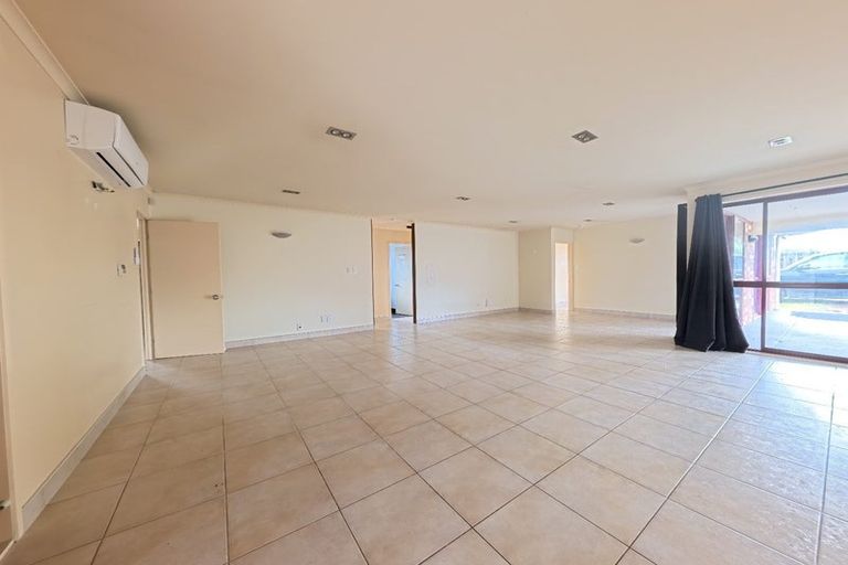 Photo of property in 593 Great South Road, Rosehill, Papakura, 2113