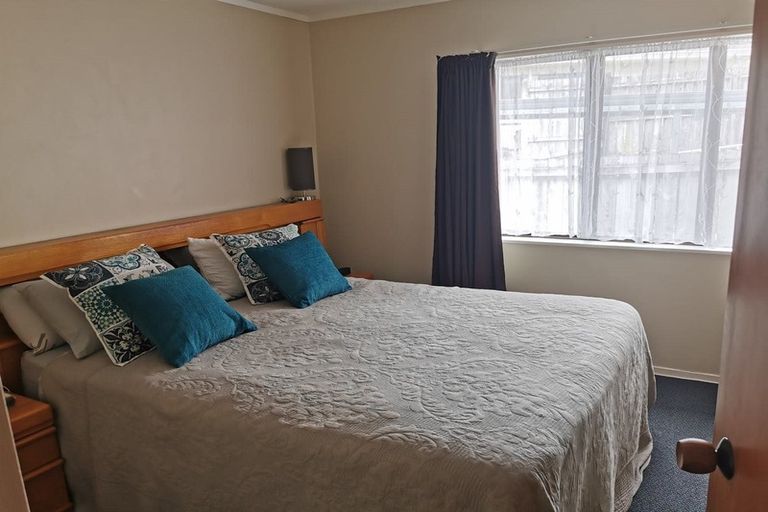 Photo of property in 42 Sandgate Avenue, Botany Downs, Auckland, 2010