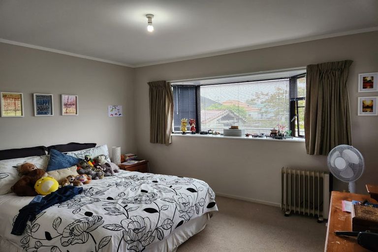 Photo of property in 182a Whites Line East, Waiwhetu, Lower Hutt, 5010