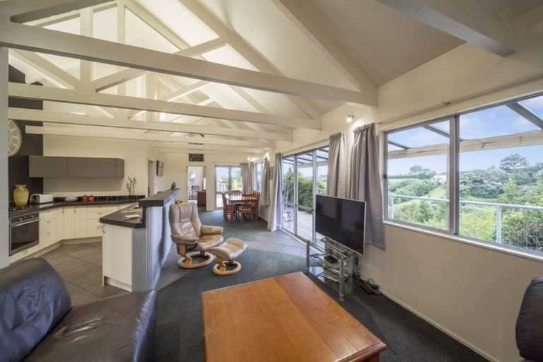 Photo of property in 127 Wairau Road, Oakura, 4314