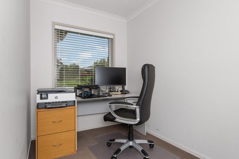 Photo of property in 17 Merriman Place, Pyes Pa, Tauranga, 3112