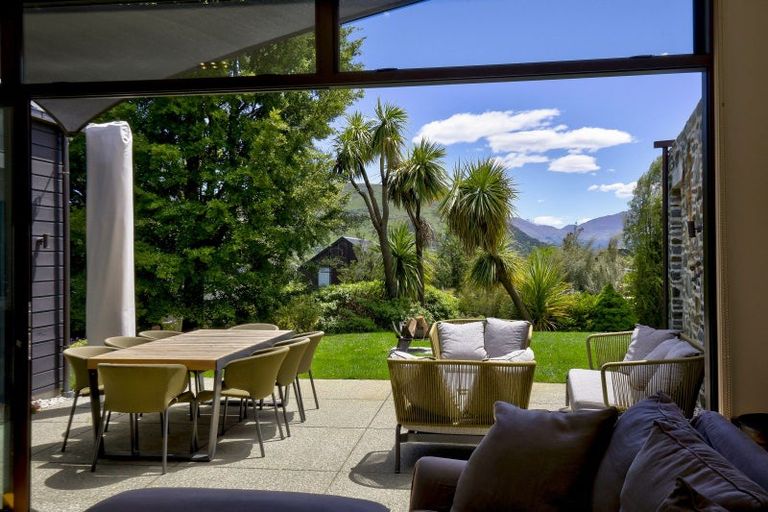 Photo of property in 8 Bretby Court, Jacks Point, Queenstown, 9371