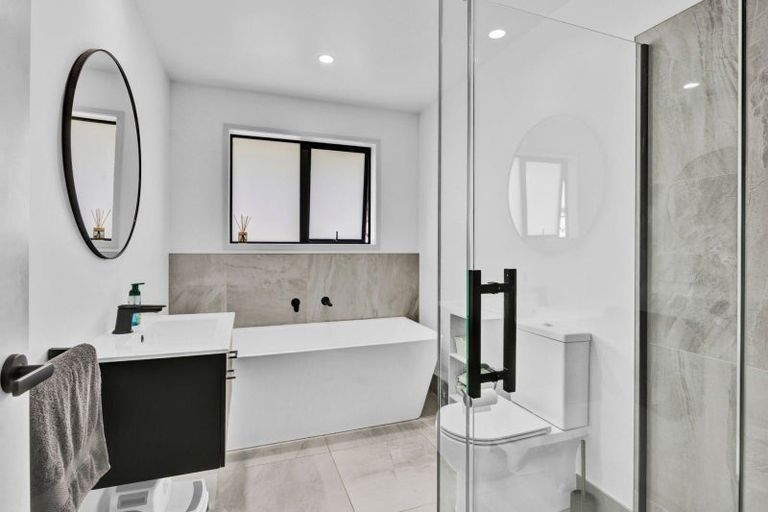 Photo of property in 35 County Drive, Hawera, 4610