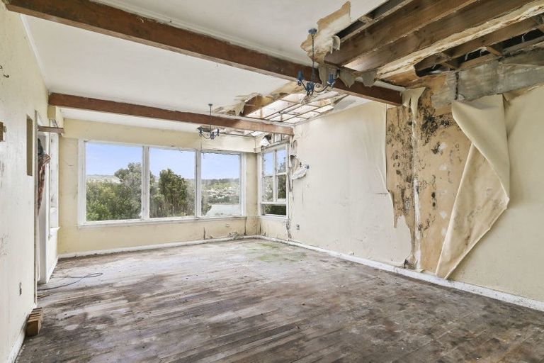 Photo of property in 87 Maupuia Road, Maupuia, Wellington, 6022