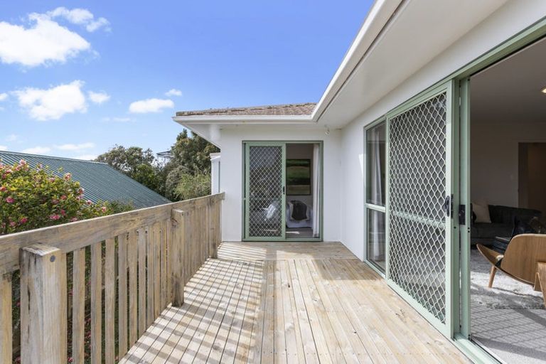 Photo of property in 1/43 Sungrove Rise, Sunnyvale, Auckland, 0612
